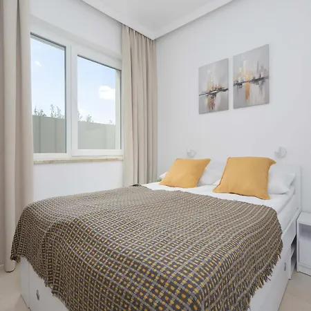 Family With Terrace 2 Bedrooms And Balcony By Renters * Varšava