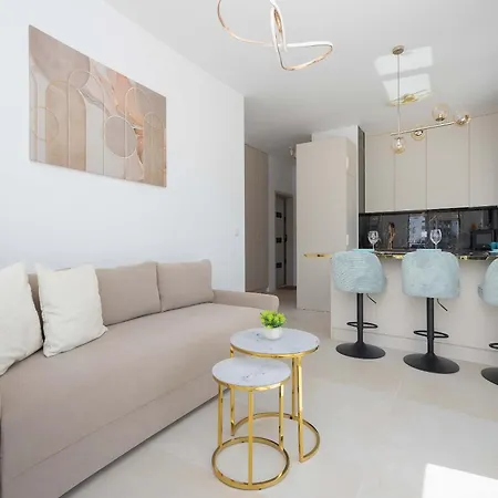 Family With Terrace 2 Bedrooms And Balcony By Renters * Varšava