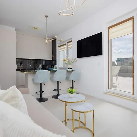Family With Terrace 2 Bedrooms And Balcony By Renters Varšava