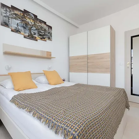 Family With Terrace 2 Bedrooms And Balcony By Renters * Varšava