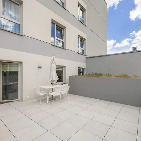 Family With Terrace 2 Bedrooms And Balcony By Renters * Varšava