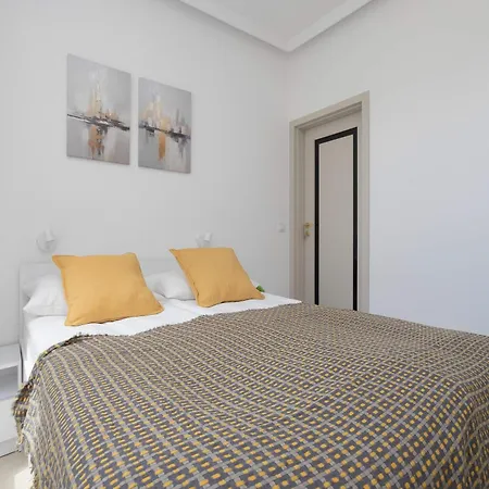 Family With Terrace 2 Bedrooms And Balcony By Renters Varšava