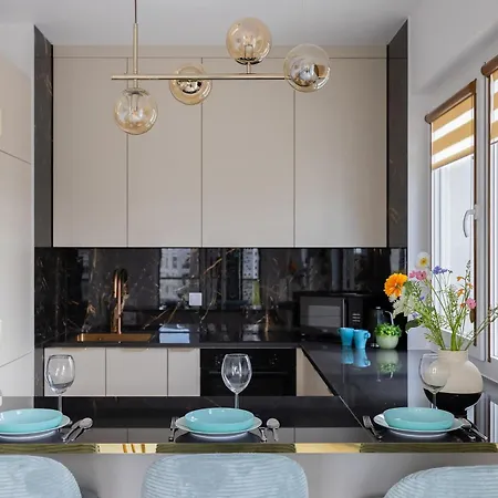 Family With Terrace 2 Bedrooms And Balcony By Renters *